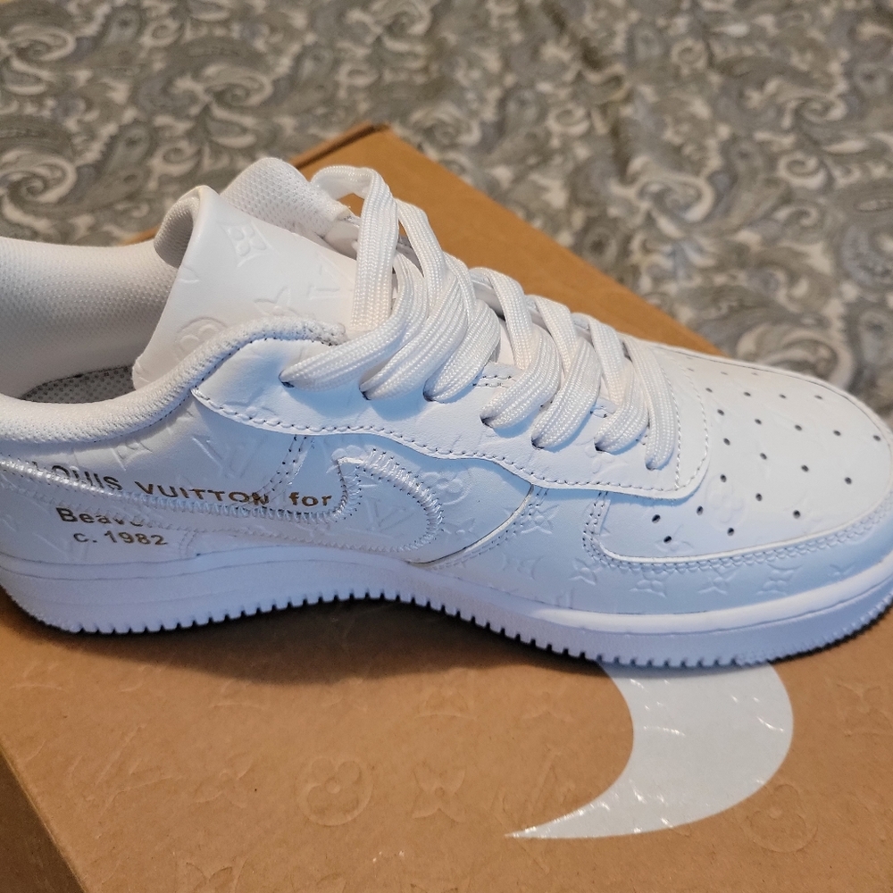 Sneakers - Picture 6 of 14